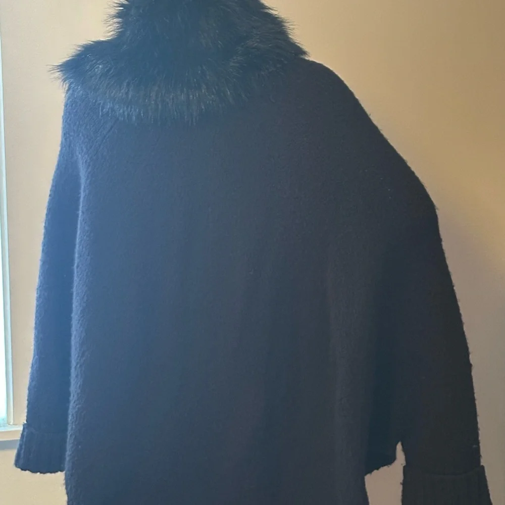 Michael Kors Black Wool blend Poncho/Cape with Faux Fur Collar - Picture 3 of 7